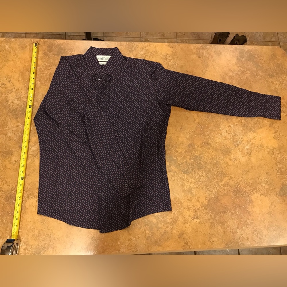 Men’s Mizzen+Main Paisley Buttown Down Shirt. Black/Purple-ish Color, Size Large